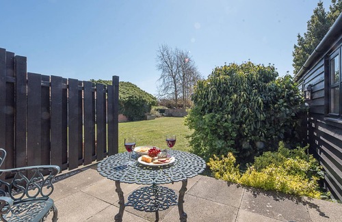 Saxmundham Cabaña | Harvest Cottage, Valley Farm Barns, Snape