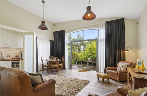 Gladstone Casa | HARVEST ESCAPE – CARTERTON HOLIDAY APARTMENT in Carterton