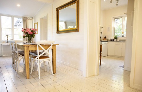 Badger Creek Cabaña | Harvest House @ Harvest Farm - Idyllic cottage surrounded with mountain views.