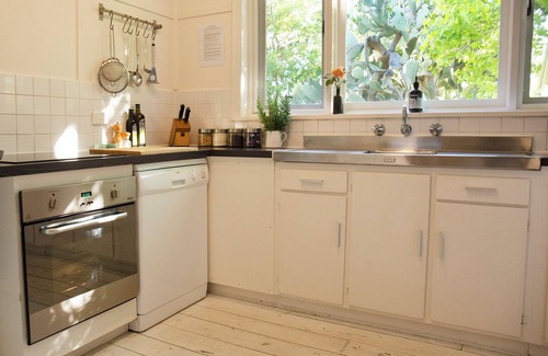 Badger Creek Cabaña | Harvest House @ Harvest Farm - Idyllic cottage surrounded with mountain views.