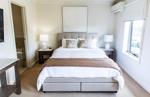 Ringwood Casa | Harvey a Stylish and Spacious Retreat in a Prime Location