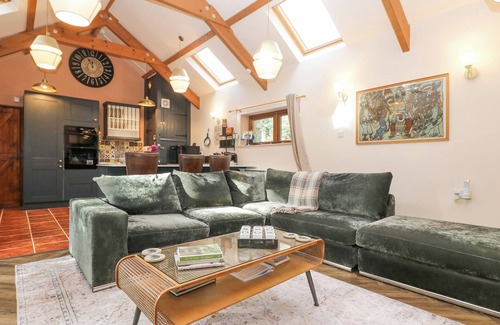 Helston Cabaña | HARVEY'S HOUSE, family friendly, with hot tub in Helston