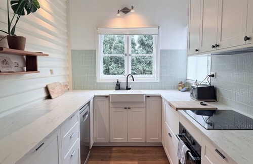 South Fremantle Casa | Harveys Beach house is located only minutes to South Beach and a variety of cafes and restaurants
