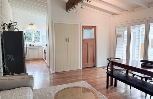 South Fremantle Casa | Harveys Beach house is located only minutes to South Beach and a variety of cafes and restaurants