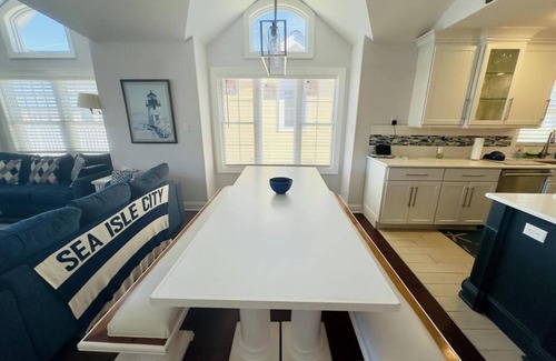 Sea Isle City Condominio | Has Pool AND Steps from the Beach!