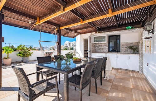 Ramat Hasharon Apartamento | Hasharon Rooftop Oasis by Sea N' Rent