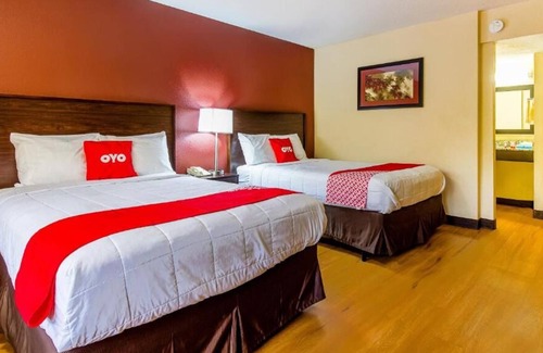 Moline Casa | Hassle-free Vacation! 2 Convenient Units, Close to John Deere Pavilion