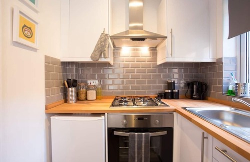 Luton Casa | Hastings House: acogedora casa de dos habitaciones, cerca del aeropuerto de Londres Luton