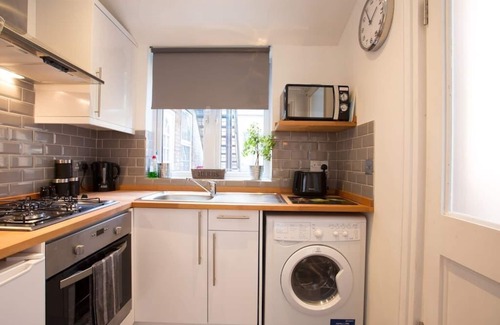 Luton Casa | Hastings House: acogedora casa de dos habitaciones, cerca del aeropuerto de Londres Luton