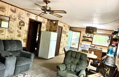 Neillsville Cabina | Hatfield Cabin on Water & UTV Trail w/King Bed