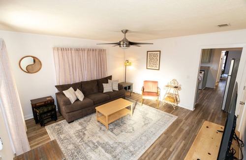 Hattiesburg Casa | Hattiesburg Retreat for Groups - Water Park & Zoo
