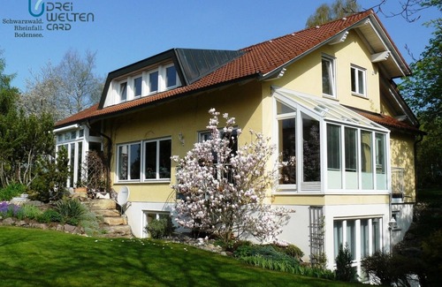 Bad Duerrheim Apartamento | Haus Ahorn cómodo apartamento de 2 habitaciones en el Kurpark para no fumadores
