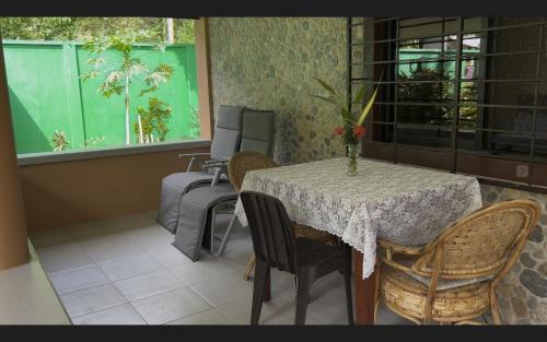 San Fernando Casa | Haus am Strand KLIMAANLAGE INKLUSIVE Sibuyan Island nahe Cresta de Gallo - Marevic's Guesthouse 1
