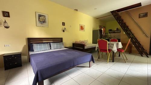San Fernando Casa | Haus am Strand KLIMAANLAGE INKLUSIVE Sibuyan Island nahe Cresta de Gallo - Marevic's Guesthouse 1
