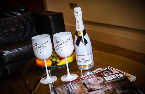 Theatreland Birmingham Apartamento | Haus City Centre 2 Bedroom Apartment l Parking l Balcony l WIFI l Smart TV l Arcadian l China Town