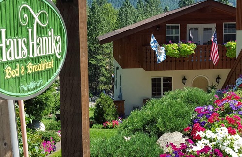 Leavenworth Chalet De Esquí | Haus Hanika B&B La suite del oso negro en el río