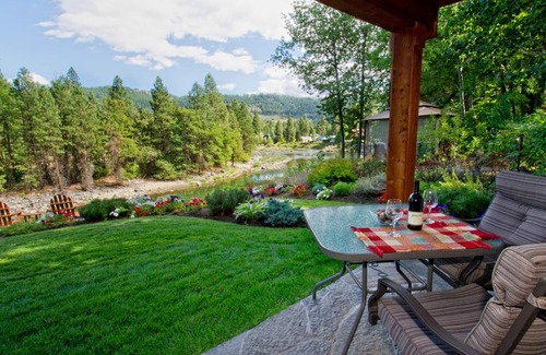 Leavenworth Chalet De Esquí | Haus Hanika B&B La suite del oso negro en el río