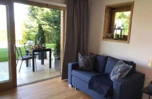 Sonnen Apartamento | Haus Hochland - Moderne Alpenwohnung Garten&Natur