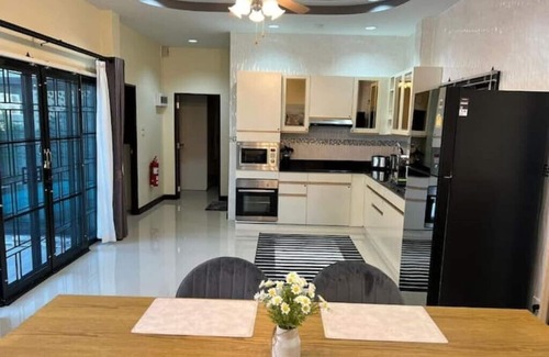 Nong Pla Lai Casa | Haus mit Pool zu Vermieten