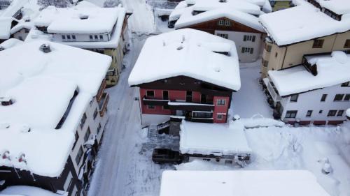 Sankt Anton am Arlberg Apartamento | Haus Richard Falch - Inklusive Premium-Sommerkarte