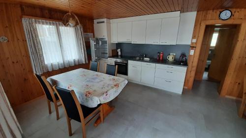 Fiesch Apartamento | Haus Sandra