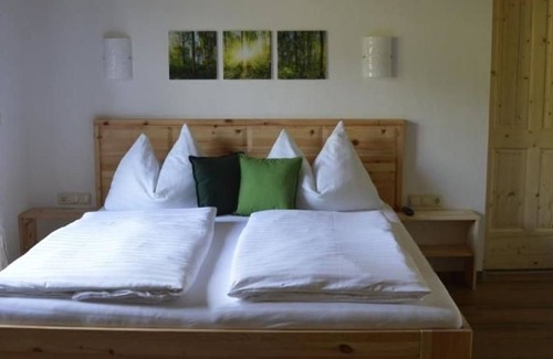 Steinbach am Attersee Apartamento | Bergblick holiday apartment for 2-4 people - Haus Stückler