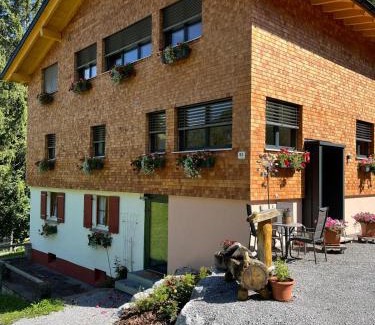 Schroecken Casa | Haus Waldegg 84