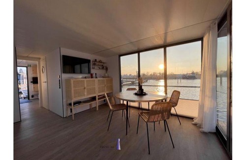 Barth Alquiler De Eote | Hausboot Fjord HAVEN mit Biosauna in Barth