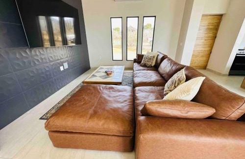 Cerritos Casa | Hausta Luego - Private 4 bd House in Cerritos!
