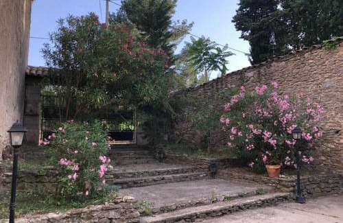 Montbrun-des-Corbieres Casa | Haut de maison et piscine dans un domaine viticole