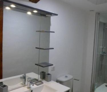 Montbrun-des-Corbieres Casa | Haut de maison et piscine dans un domaine viticole