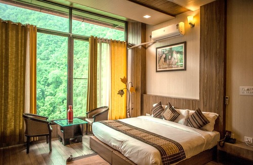 Tehri Hotel | Haut Monde Hill Stream Resort and Spa