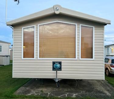 Clacton-on-Sea Otro | Havah’s