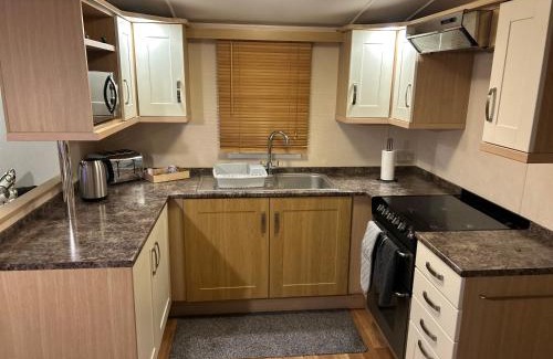 Clacton-on-Sea Otro | Havah’s