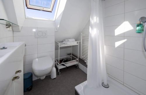 Ahrensburg Apartamento | have-a-nice-Stay - helles Dachgeschoss, U-Bahn nach Hamburg 400m - Bäcker & Restaurants 500m - Lidl 800m - Zentrum 1,5km