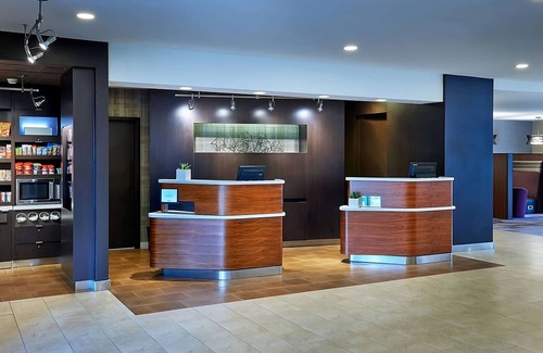 Eden Prairie Complejo | Have a Relaxing Stay! Two Units, Indoor Pool, Pets are Welcome with Fee