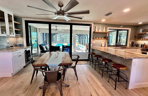 Murex Lakes Condominio | Have a Shelluva Time at this 3br/2.5ba near beach ground level pool home. Pup...