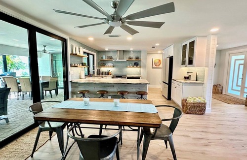 Murex Lakes Condominio | Have a Shelluva Time at this 3br/2.5ba near beach ground level pool home. Pup...