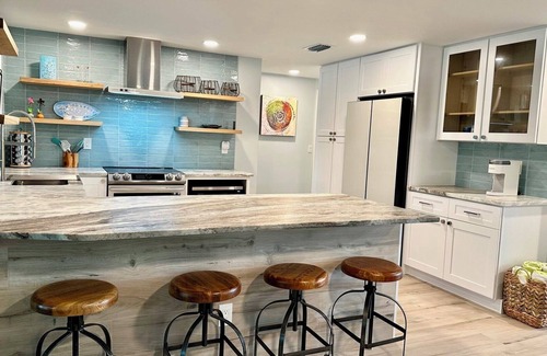 Murex Lakes Condominio | Have a Shelluva Time at this 3br/2.5ba near beach ground level pool home. Pup...
