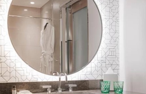 East Central Park Hotel | Have Fun at Disney! 3 Contemporary Units, w/ Outdoor Pool & Spa, Parking!