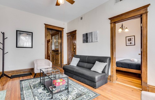 Wicker Park Apartamento | Have It all! Convenient Yet Calm, Low Key and Lively by RedAwning