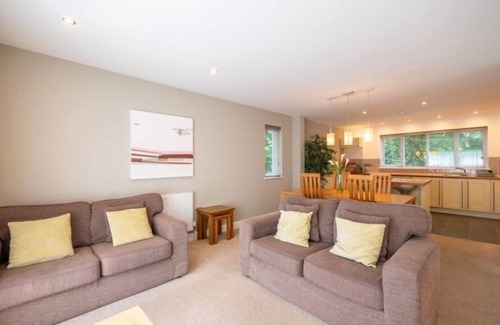 Carnon Downs Cabaña | Haven - 5 star self catering cottage