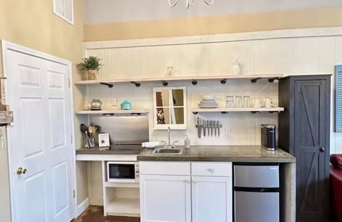 Demorest Casa | Haven at Hazel~Downtown Bungalow, cozy quarters for up to four, farmhouse chic.