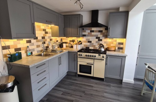 Deal Casa | Haven Cottage, Walmer - overlooks park, close to beach & promenade