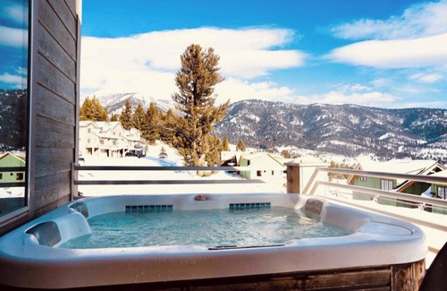 Big Sky Condominio | Haven in Big Sky w/ Views and Hot Tub- Town Center