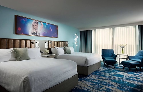 East Daytona Hotel | Haven of Indulgent Relaxation! 3 Convenient Units w/ City View, Outdoor Pool