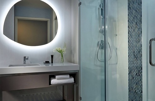 East Daytona Hotel | Haven of Indulgent Relaxation! 3 Convenient Units w/ City View, Outdoor Pool