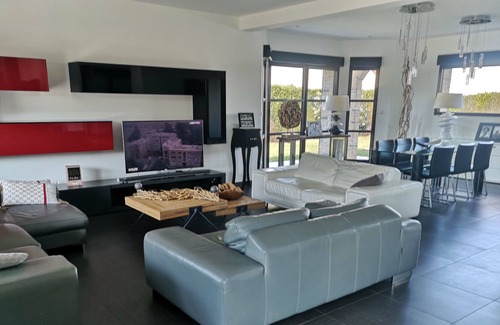 Nielles-les-Ardres Casa | Haven of peace with family or friends, house with large swimming pool and pergola