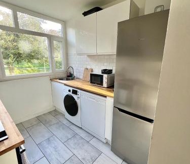 Seine-et-Marne Apartamento | Haven Park - Appartement entier spacieux de 4 chambres 10 min RER D, 35 min de Paris, NETFLIX, FIBRE OPTIQUE, PLACE DE PARKING