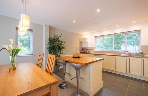 Carnon Downs Cabaña | Haven (pet friendly) - 5 star self catering cottage